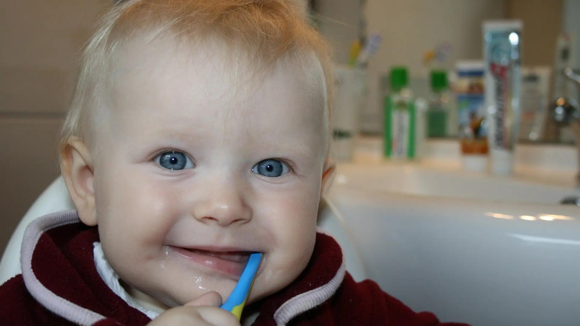 pasta de dientes para niños - Cuando los niños pueden usar pasta dental de adultos