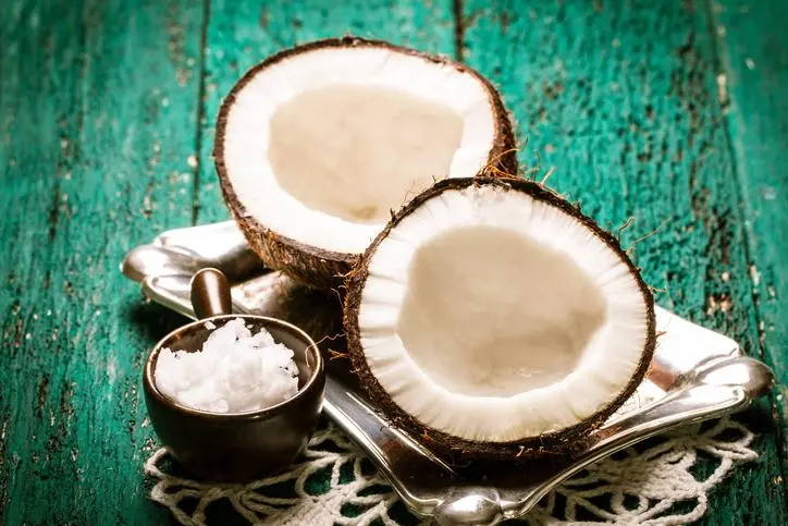 pasta de dientes natural con aceite de coco - Qué beneficios tiene el aceite de coco con bicarbonato