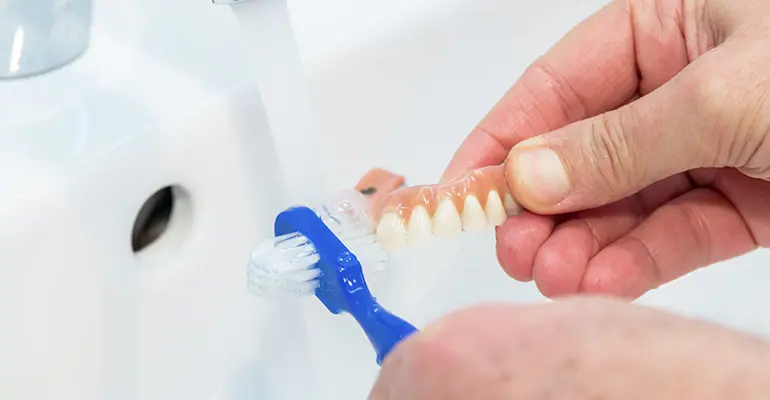 con que limpiar la dentadura postiza - Qué es bueno para limpiar la dentadura postiza