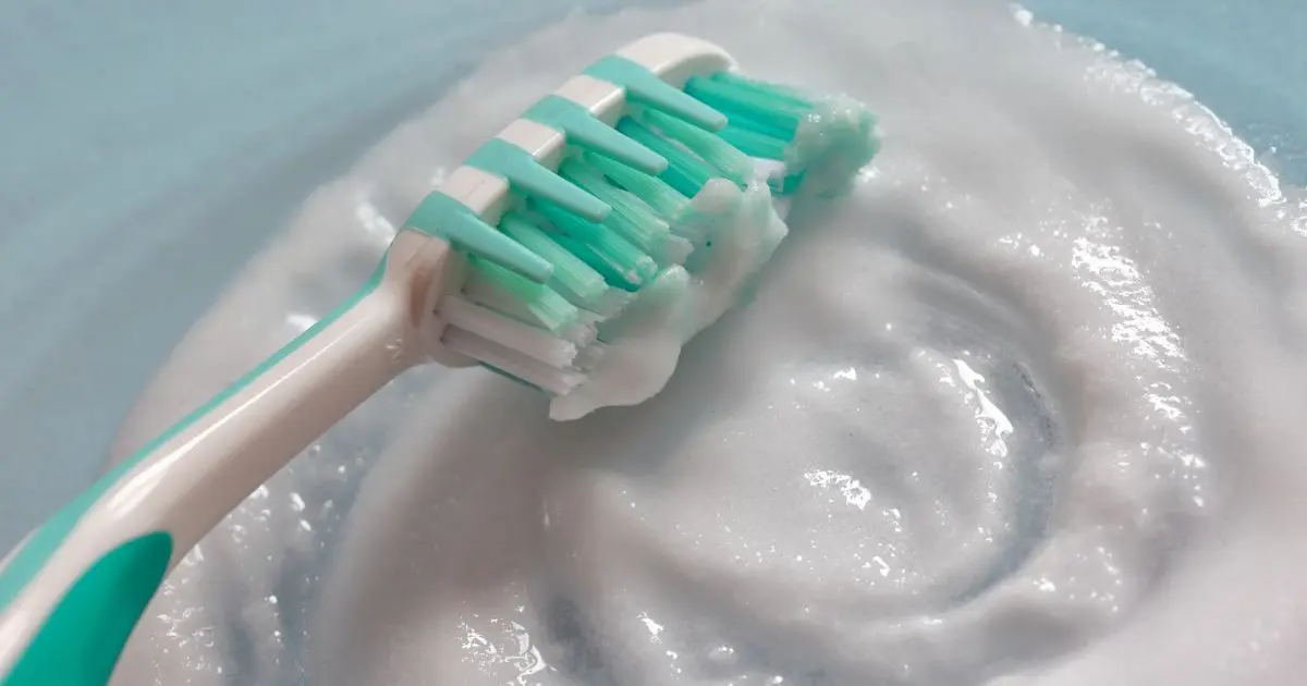 como blanquear los dientes - Qué pasa si me lavo los dientes con bicarbonato